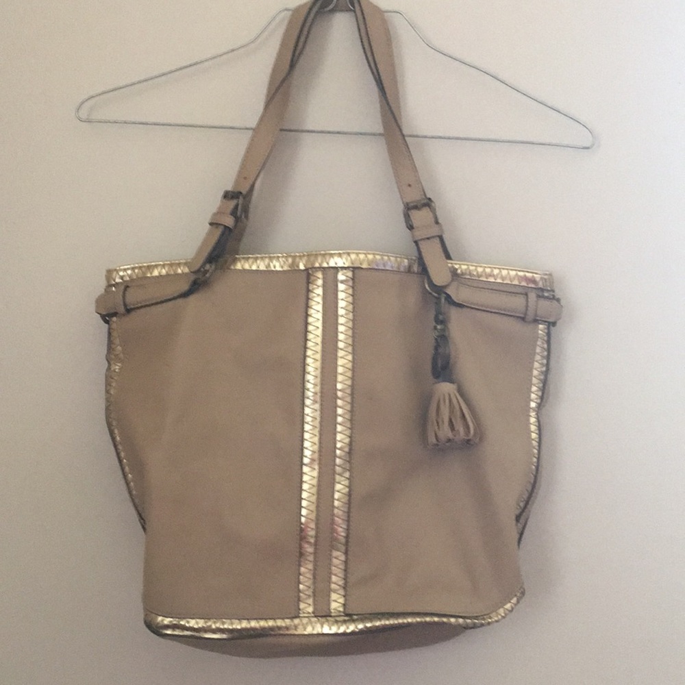 Jessica Simpson pocketbook